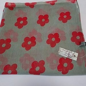 RICCA FLORAL PATTERN SCARF. NWT